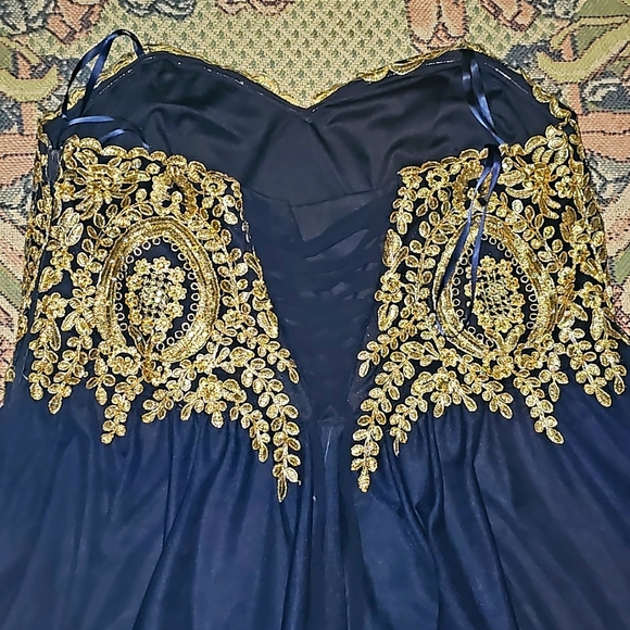 City Studio chiffon dress embroidered metallic gold flower detail ✨️ 💛 NWT2 - Picture 4 of 5